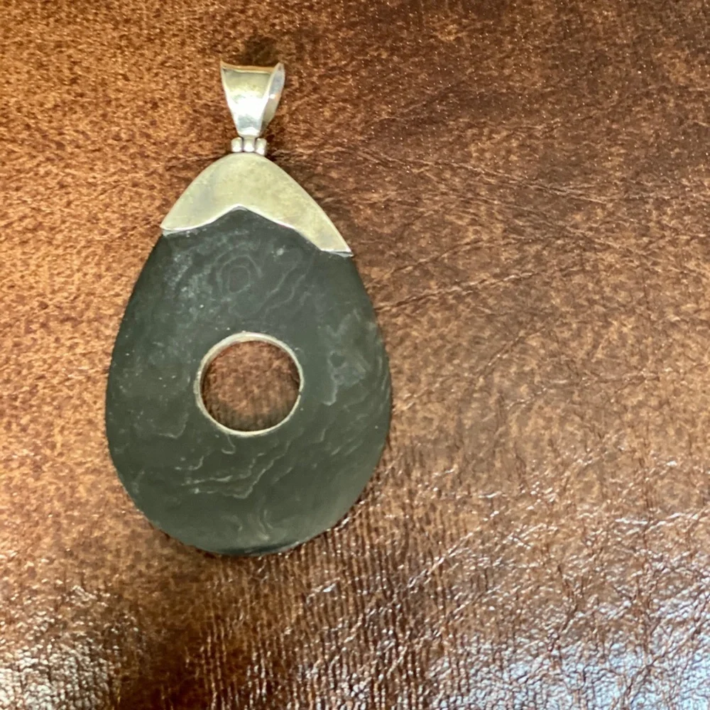 Abalone Shell & Silver Pendant - Picture 4 of 4